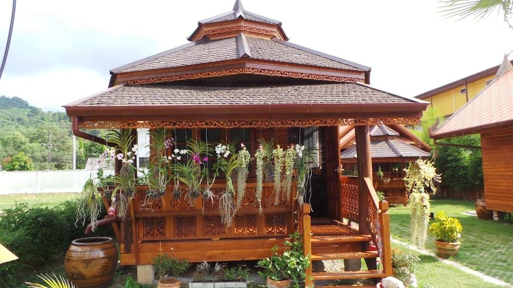 Golden Teak Resort Baan Sapparot Pantai Kamala Luaran gambar